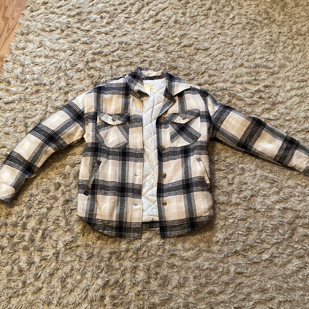 Aero shacket new with tags never worn in great condition